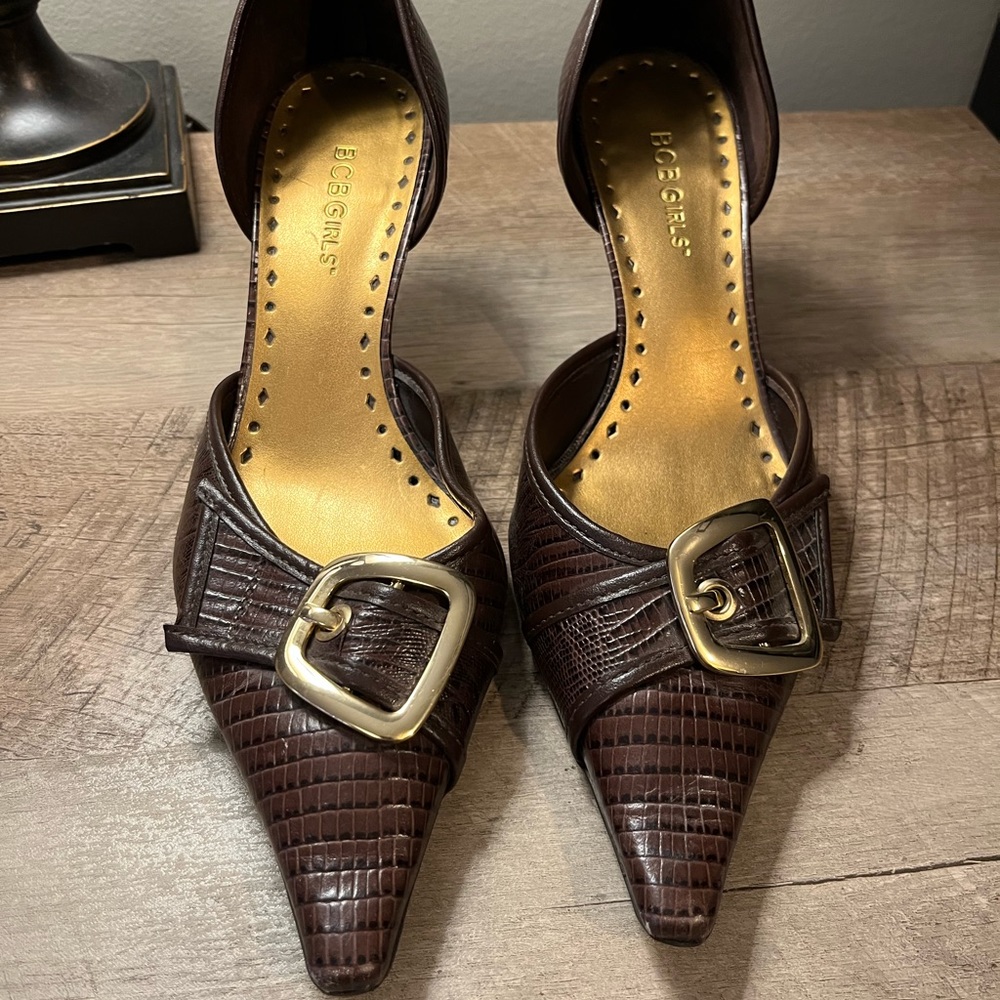 BCBG brown pumps